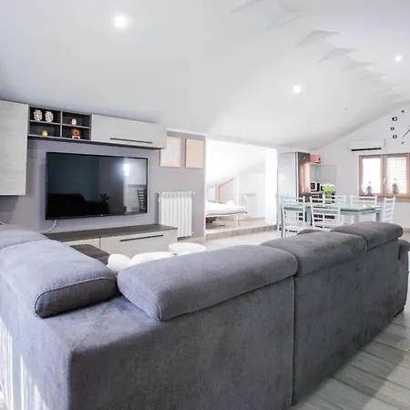 Mansarda In Centro - Relax A Due Passi Dal Maggiore Διαμέρισμα Luino